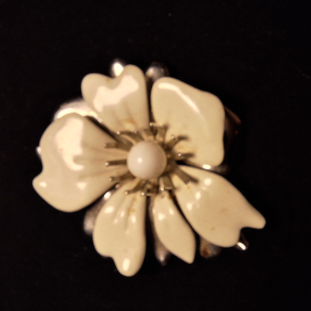 Vintage White Flower Brooch